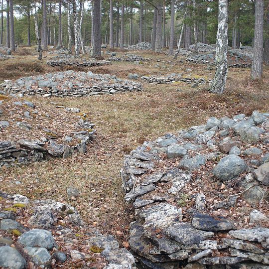 Trullhalsar Gravfält