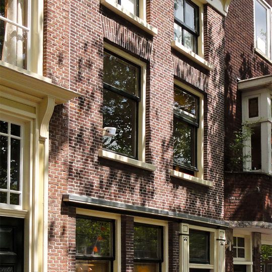 Pand met lijstgevel voor 18e-eeuws pand