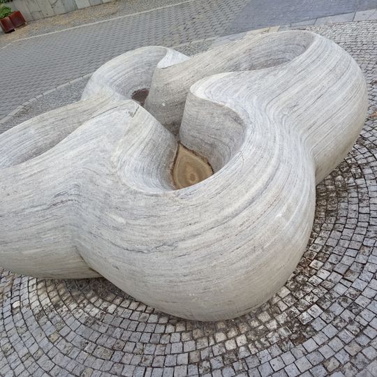 Kamenná plastika na západní terase Kongresového centra