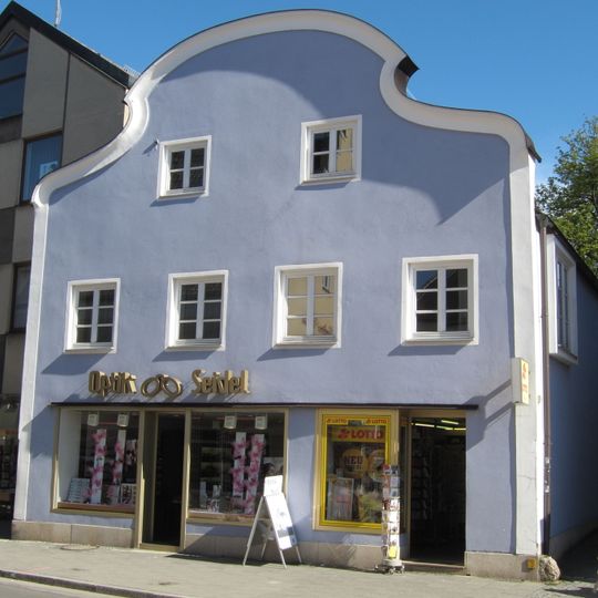 Wohn- und Geschäftshaus