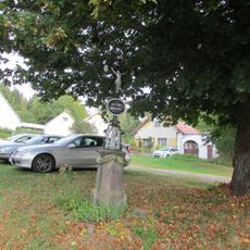 Kříž u kaple v Mašovicích