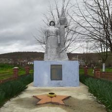 Monument la mormântul comun al ostașilor căzuți (8) în 1944