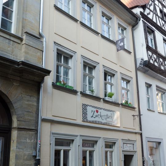 Wohn- und Geschäftshaus