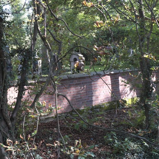 Friedhofsmauer Nähe Pasinger Straße in Planegg