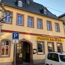 Wohnhaus in geschlossener Bebauung