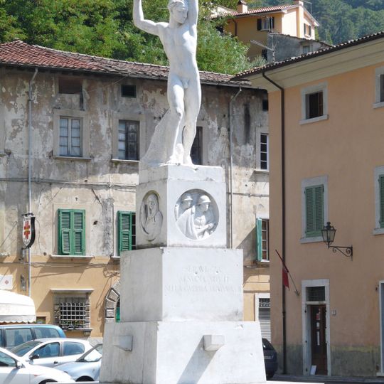 Monumento ai Caduti di Seravezza