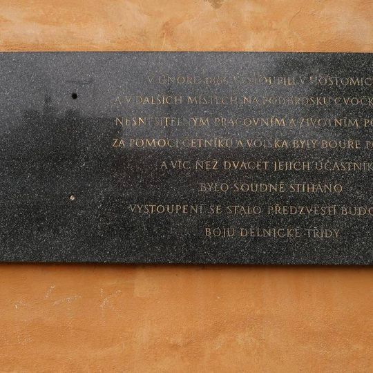 Pamětní deska vystoupení cvočkařů v Hostomicích.