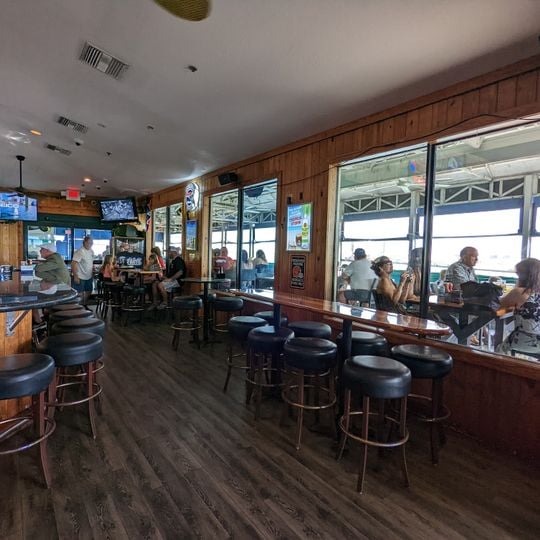 Fishlips Waterfront Bar and Grill