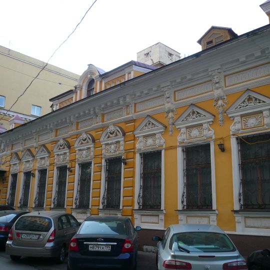 Особняк Е.Ф. Лопатиной с пилонами ворот