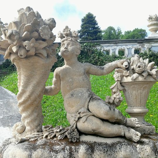 Socha alegorie Jaro v Zámecké zahradě v Českém Krumlově