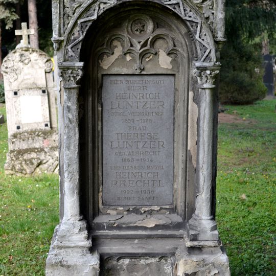 Ev. cintorín Kozia brána, náhrobník