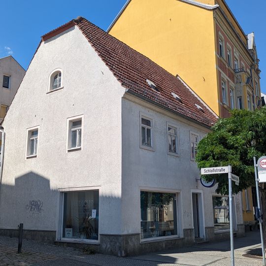 Wohnhaus in halboffener Bebauung in Ecklage Hauptstraße 1