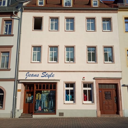 Wohnhaus in geschlossener Bebauung mit Nebengebäude im Hof Markt 7