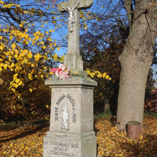 Kříž u školky v Dolních Vilémovicích