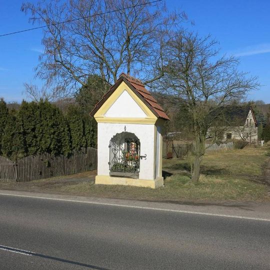 Kaplička na východním okraji Jezvé