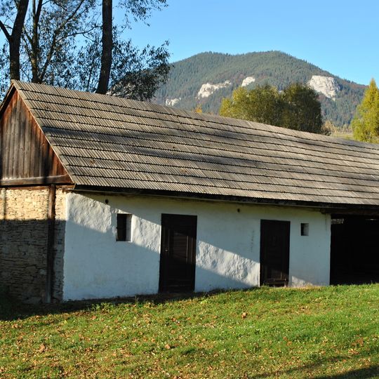 Usadlosť, stavba hospodárska