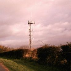 Communications tower near Littlebury Green