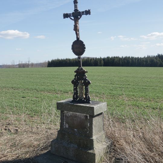 Kříž u silnice u Předína