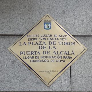 Commemorative plaque to the Puerta de Alcalá bullring