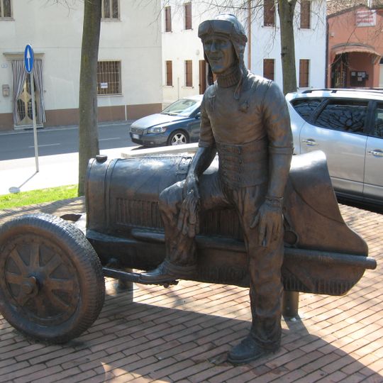 Monumento a Tazio Nuvolari