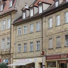 Wohn- und Geschäftshaus