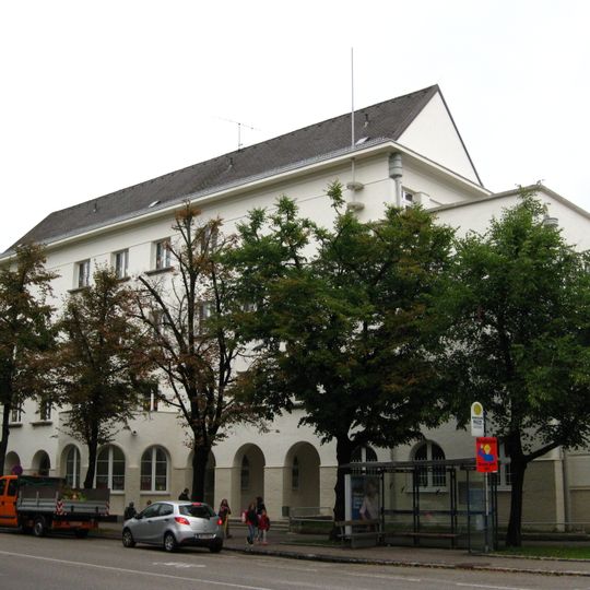 Öffentliche Volksschule 3