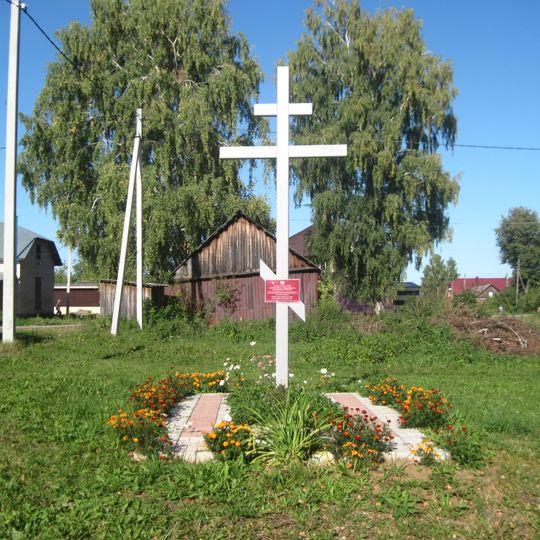 Братская могила 12 красноармейцев, расстрелянных белогвардейцами