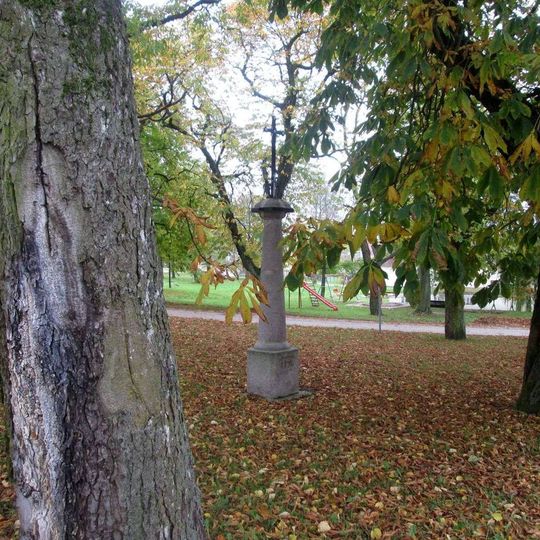 Kříž na návsi v Řesanicích