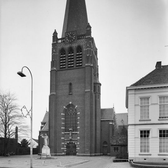 Statue of Sacred Heart of Jesus Christ