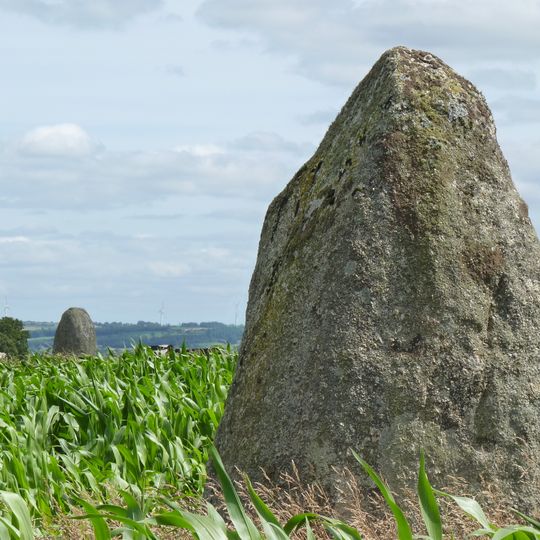 Menhir de Kernanouët
