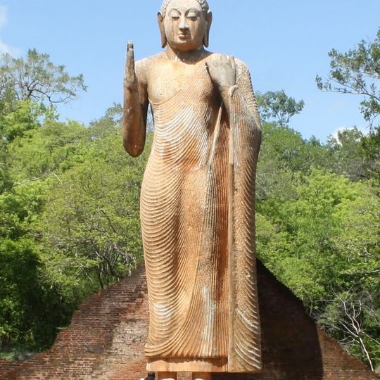 Maligawila Buddha statue