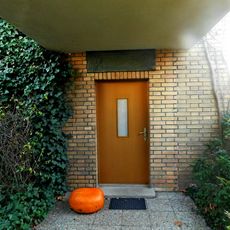 Pamětní deska V. Náprstka na domě Na Babě 1813/17 na Babě