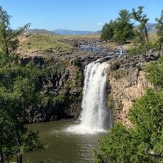 Ulaan Tsutgalan waterfall