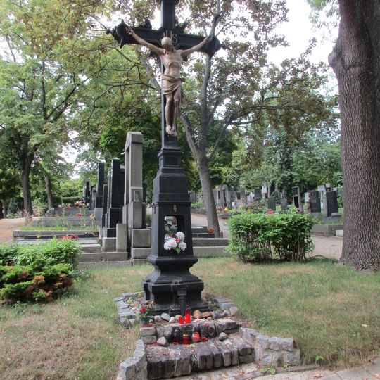 Centrální kříž na hřbitově ve Vršovicích