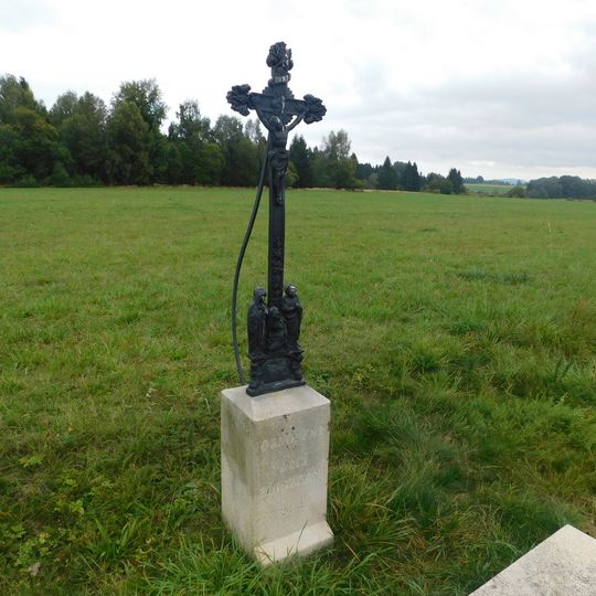 Kříž u cesty mezi Třemi Sekerami a Kamencem