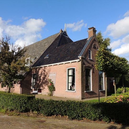 Kop-rompboerderij in roodbruine baksteen