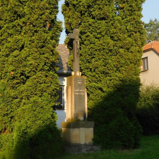 Kříž na návsi v Pohořelicích