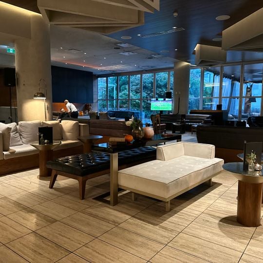 D/6 Bar & Lounge