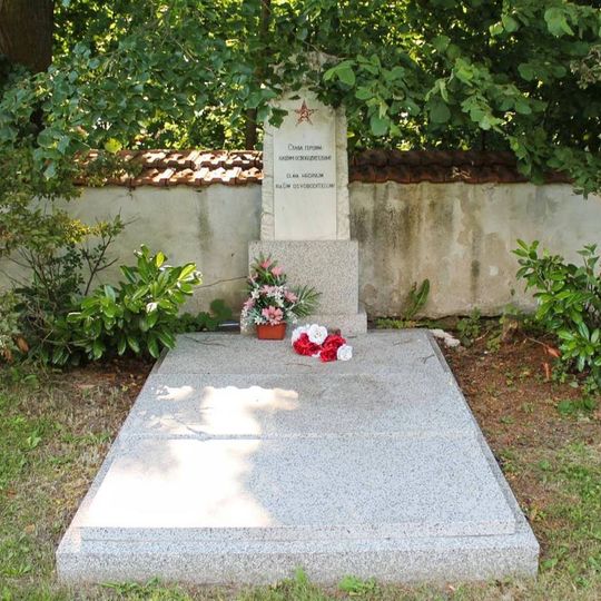 Pomník padlým v Damníkově na hřbitově