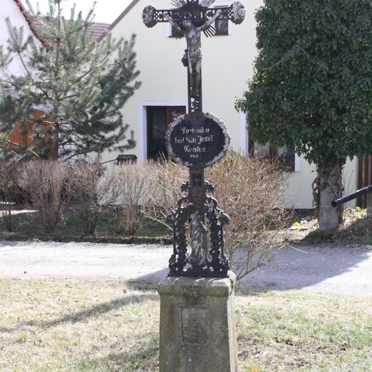 Kříž na návsi