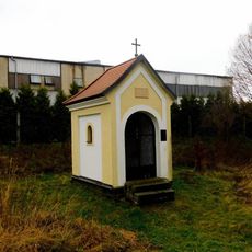 Kaplička u silnice jižně od Brzotic