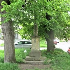Sloup mezi ulicemi Štyrsova a Pod Borkem