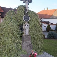 Kříž u silnice 351 v Třebenicích