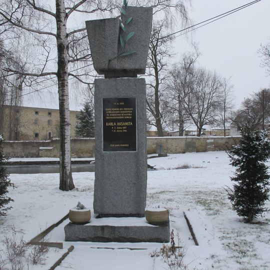 Pomník Karla Aksamita