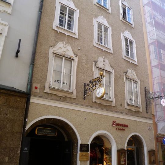 Wohn- und Geschäftshaus