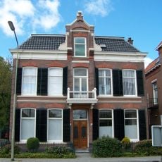 Woonhuis in overgangsstijl