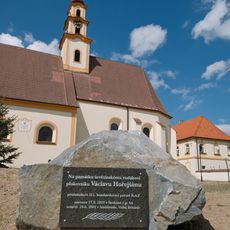 Pamětní deska v Ševětíně na náměstí