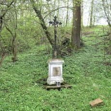 Kříž poblíž domu 105 v Lindavě