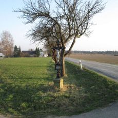 Kříž severně od Benešova u rozcestí