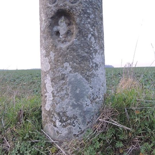 Borne fleurdelysée 36